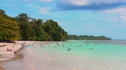 Liburan ke Pantai Natsepa, Ambon, Maluku - Paket liburan ke Pantai Ora